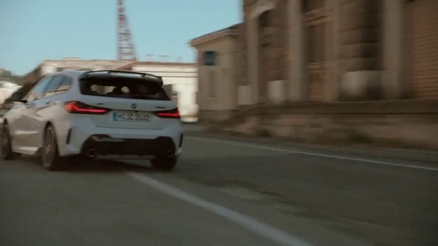 Video Reference: Automotive tail & brake light, Vehicle registration plate, Tire, Vehicle, Wheel, Car, Automotive lighting, Automotive tire, Trunk, Sky