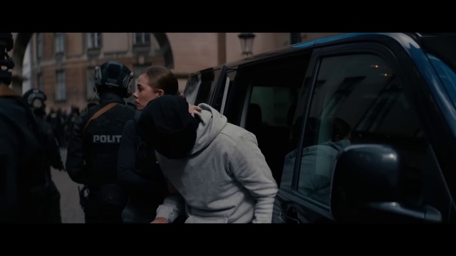 Video Reference: Vehicle, Motor vehicle, Vehicle door, Automotive lighting, Automotive exterior, Security, Automotive design, Event, Automotive window part, Luxury vehicle