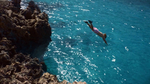 Video Reference: Water, Blue, Azure, Wind wave, Recreation, Lake, Leisure, Diving equipment, Adventure, Underwater