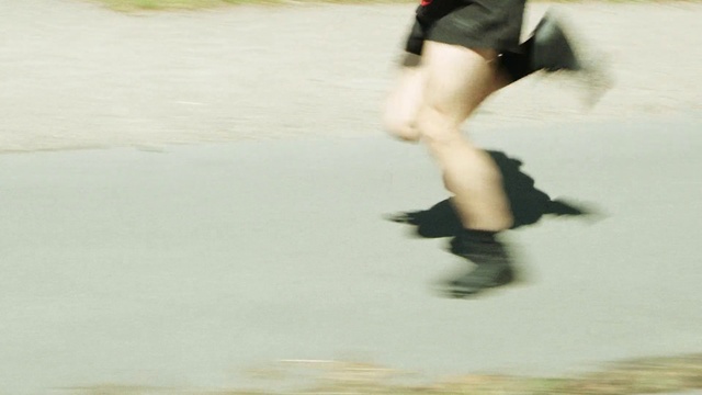 Video Reference: Leg, Shorts, Thigh, Gesture, Knee, Waist, Calf, Rolling, Tints and shades, People in nature