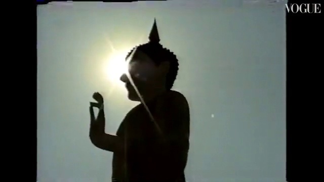 Video Reference: Gesture, Art, Sculpture, Statue, Backlighting, Audio equipment, Monument, Display device, Event, Visual arts