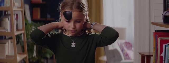 Video Reference: Forehead, Lip, Chin, Eyebrow, Shoulder, Vision care, Goggles, Eyelash, Sunglasses, Ear