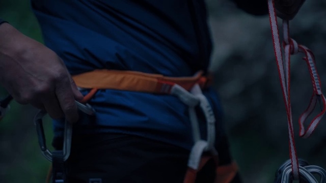 Video Reference: Gesture, Elbow, Recreation, Tree, Electric blue, Tarpaulin, Wrist, Rope, Adventure, Human leg