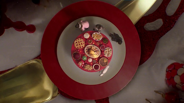 Video Reference: Dishware, Tableware, Plate, Table, Interior design, Serveware, Red, Kitchen utensil, Porcelain, Circle