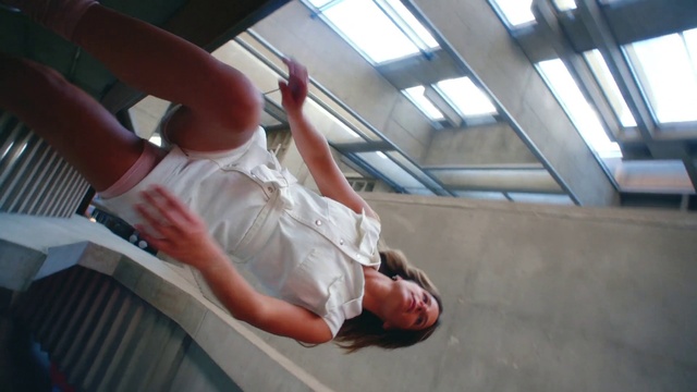 Video Reference: Arm, Shorts, Gesture, Thigh, Knee, Elbow, Foot, Leisure, Human leg, Chest