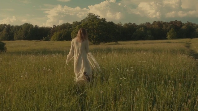 Video Reference: Cloud, Sky, Plant, Ecoregion, Dress, Tree, Flash photography, Natural landscape, People in nature, Happy