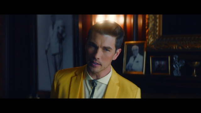 Video Reference: Jaw, Flash photography, Blazer, Formal wear, Event, Electric blue, Screenshot, Darkness, Fun, Portrait