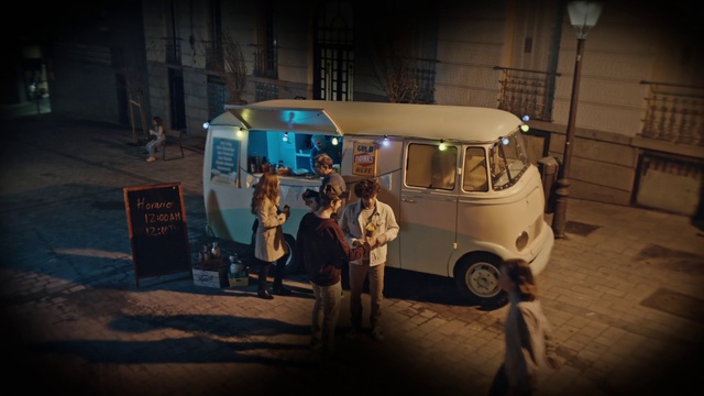 Video Reference: Tire, Wheel, Vehicle, Automotive lighting, Motor vehicle, Mode of transport, Automotive design, Truck, Automotive exterior, Commercial vehicle