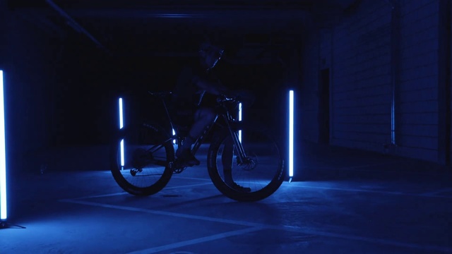 Video Reference: Bicycle, Tire, Wheel, Bicycle hub, Bicycle tire, Automotive lighting, Sports equipment, Blue, Automotive tire, Bicycle wheel