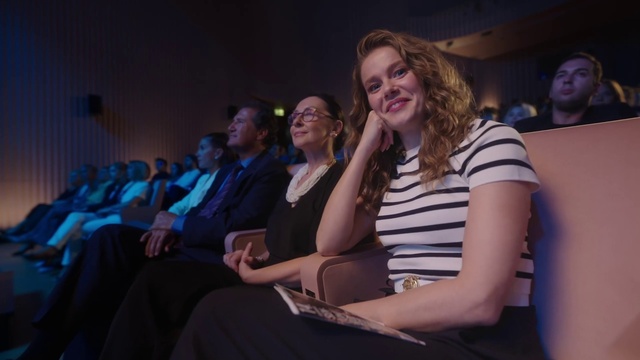 Video Reference: Smile, Human body, Purple, Entertainment, Chair, Event, Crowd, Suit, Fun, Fashion design