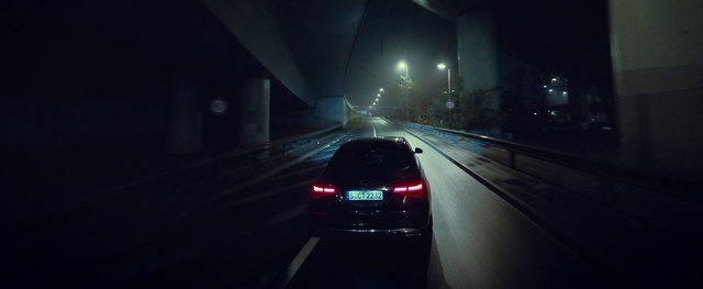 Video Reference: Vehicle, Automotive tail & brake light, Car, Automotive lighting, Asphalt, Street light, Automotive design, Headlamp, Vehicle registration plate, Automotive exterior