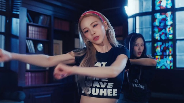 Video Reference: Flash photography, Gesture, Finger, Cool, Happy, T-shirt, Fun, Waist, Leisure, Entertainment