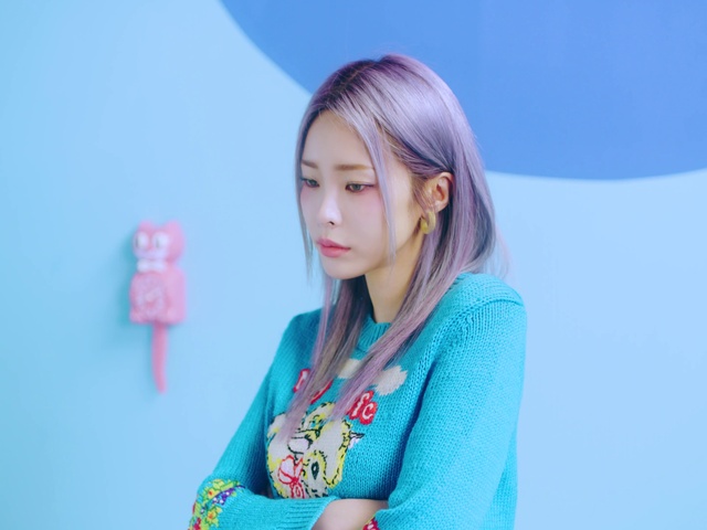 Video Reference: Skin, Lip, Hairstyle, Shoulder, Eye, Facial expression, Azure, Human, Neck, Flash photography