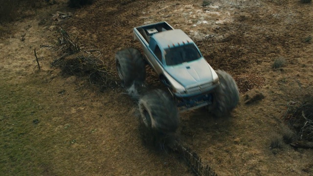 Video Reference: Tire, Wheel, Car, Vehicle, Automotive tire, Tread, Plant, Motor vehicle, Synthetic rubber, Automotive exterior