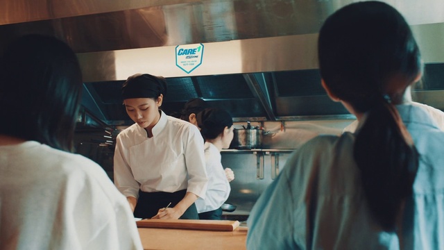 Video Reference: Sleeve, Science, Cooking, Event, Service, Job, Hat, Kitchen appliance, Fashion design, Room