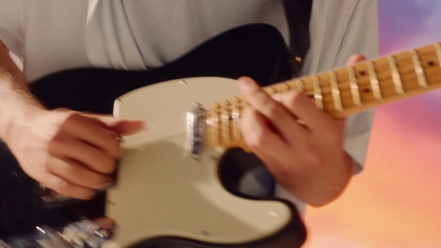 Video Reference: Hand, Musical instrument, Guitar, String instrument, String instrument, String instrument accessory, Guitar accessory, Musical instrument accessory, Musician, Plucked string instruments