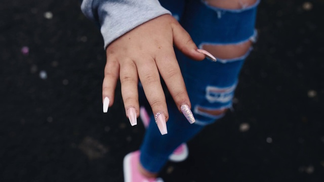 Video Reference: Hand, Gesture, Finger, Nail, Thumb, Nail care, Wrist, Electric blue, Font, Human leg