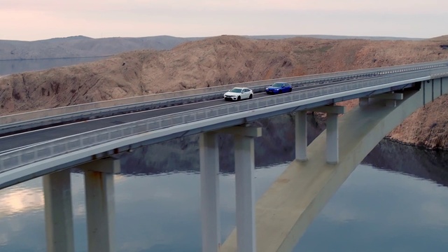 Video Reference: Water, Sky, Car, Road surface, Girder bridge, Road, Thoroughfare, Vehicle, Asphalt, Beam bridge
