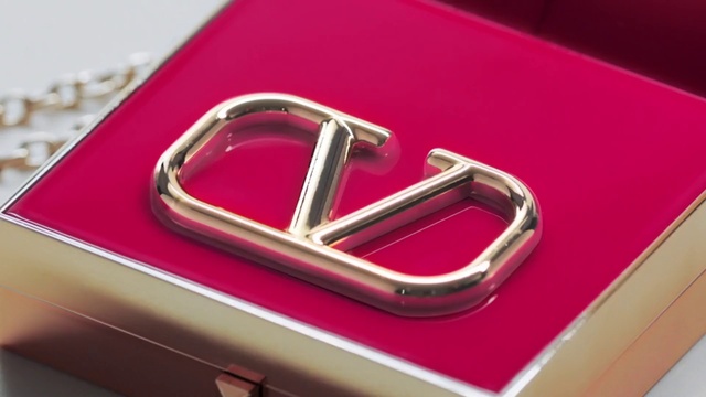 Video Reference: Hood, Motor vehicle, Rectangle, Bumper, Automotive design, Font, Automotive exterior, Vehicle door, Material property, Triangle