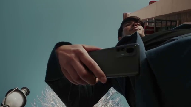 Video Reference: Sleeve, Gesture, Finger, Eyewear, Flash photography, Gadget, Communication Device, Sky, Thumb, Wrist