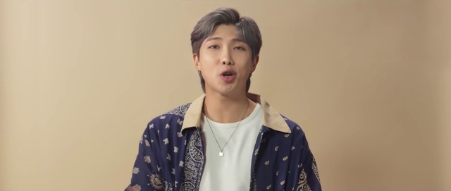 Video Reference: Forehead, Lip, Eyebrow, Neck, Dress shirt, Flash photography, Jaw, Sleeve, Gesture, Street fashion