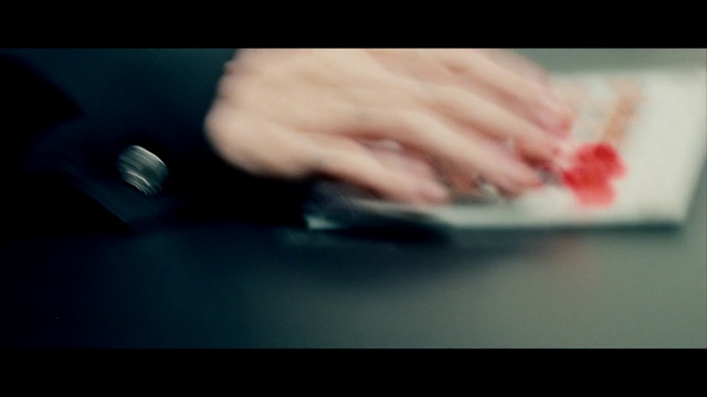 Video Reference: Leg, Human body, Gesture, Window, Finger, Nail, Gadget, Wrist, Thumb, Foot