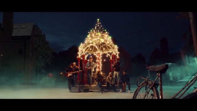 Video Reference: World, Building, Sky, Entertainment, Performing arts, Wheel, Performance art, Stage, Event, Fun