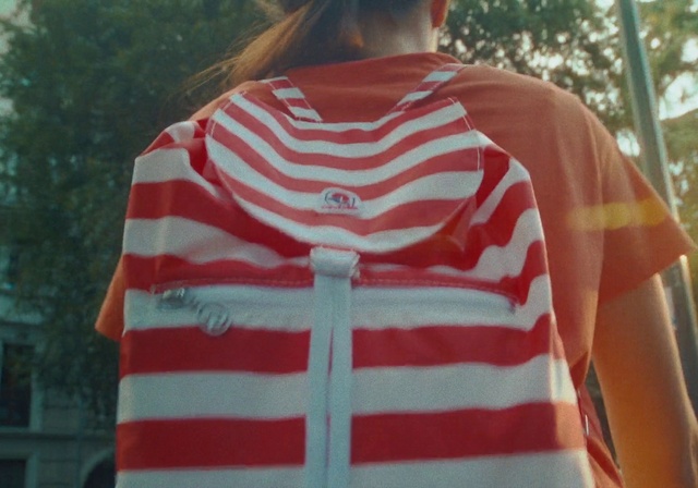 Video Reference: Outerwear, Flag of the united states, Sleeve, Jersey, T-shirt, Street fashion, Sportswear, Tree, Electric blue, Waist