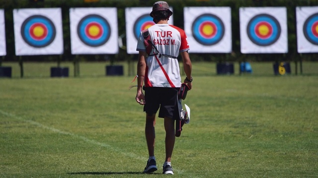 Video Reference: Footwear, Shorts, Sports uniform, Sports equipment, Hat, Jersey, Player, Sports gear, Sports, Grass