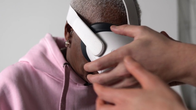Video Reference: Hand, Hearing, Outerwear, Peripheral, Eyelash, Ear, Output device, Communication Device, Neck, Sleeve