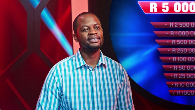 Video Reference: Forehead, Light, Lighting, Music artist, Smile, Entertainment, Technology, T-shirt, Electric blue, Audio equipment