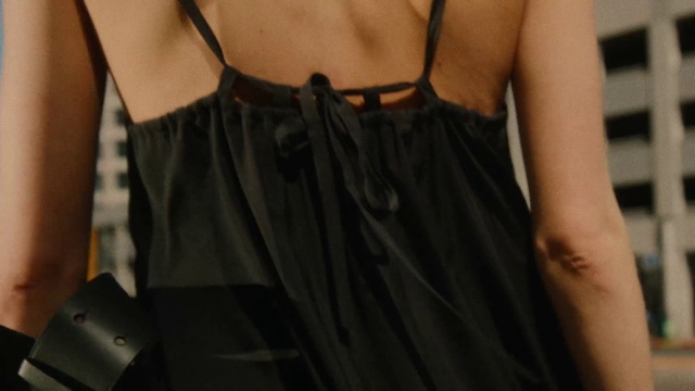 Video Reference: Joint, Shoulder, Neck, Sleeve, Waist, Trunk, Fashion design, Sleeveless shirt, Chest, Human leg