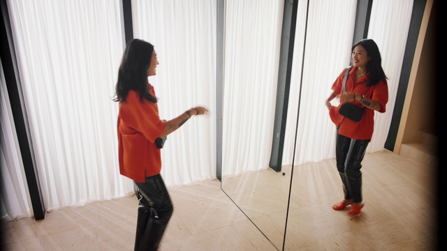 Video Reference: Joint, Shoulder, Curtain, Gesture, Flooring, Red, Waist, Performing arts, Entertainment, Wood