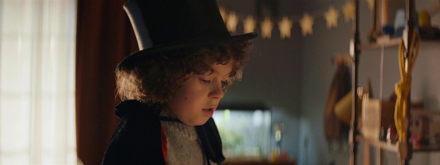 Video Reference: Flash photography, Hat, Sun hat, Happy, Costume hat, Fashion accessory, Event, Darkness, Fun, Portrait photography