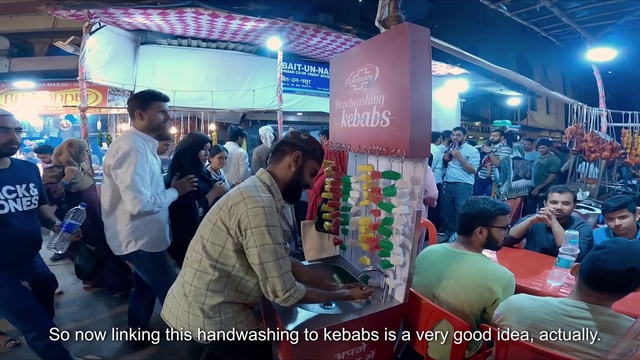 Video Reference: Trousers, Chair, T-shirt, Leisure, Customer, Fan, Event, Crowd, Competition event, Trade