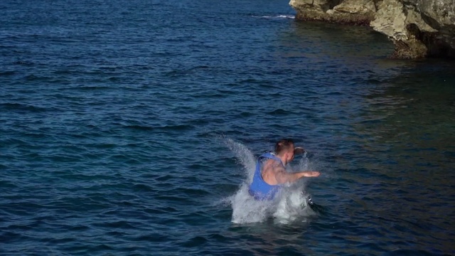 Video Reference: Water, Lake, Happy, Leisure, Wind wave, Recreation, Fun, Event, Travel, Wave