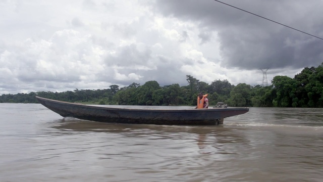 Video Reference: Water, Cloud, Sky, Boat, Vehicle, Boats and boating--Equipment and supplies, Watercraft, Lake, Tree, Wood