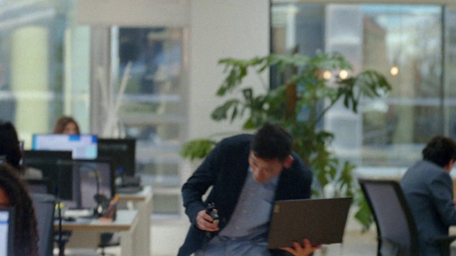Video Reference: Plant, Computer, Personal computer, Computer monitor, Houseplant, White-collar worker, Table, Peripheral, Event, Computer desk