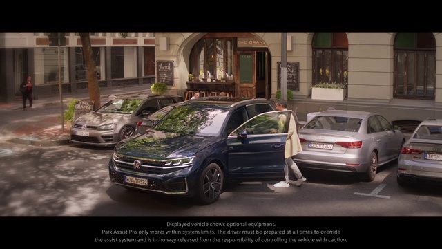 Video Reference: Car, Wheel, Land vehicle, Tire, Vehicle, Vehicle registration plate, Automotive parking light, Plant, Automotive lighting, Window