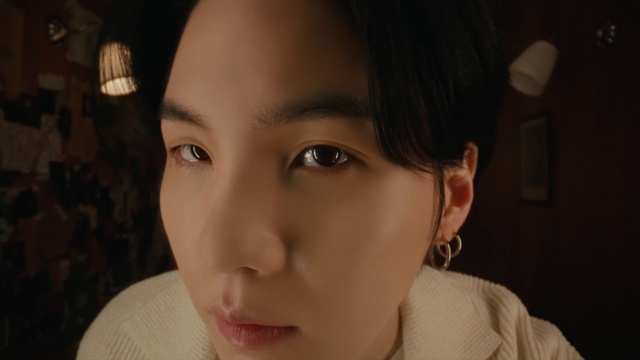 Video Reference: Forehead, Nose, Cheek, Skin, Lip, Chin, Eyebrow, Eyelash, Mouth, Ear