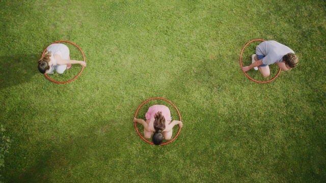 Video Reference: Organism, Plant, Mammal, Grass, Fun, Recreation, Grassland, Leisure, Circle, Grass family