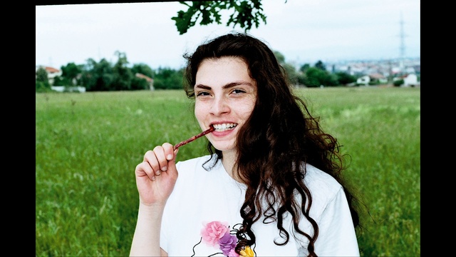 Video Reference: Skin, Lip, Plant, Sky, Smile, Eye, People in nature, Flash photography, Happy, Gesture