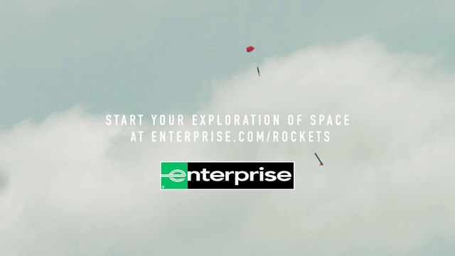 Video Reference: Parachute, Sky, Cloud, Sports equipment, Paragliding, Slope, Parachuting, Air travel, Windsports, Wind