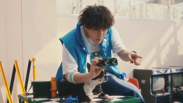 Video Reference: Arm, Engineering, Science, Safety glove, Machine, Workwear, Electric blue, Job, Research, Personal protective equipment