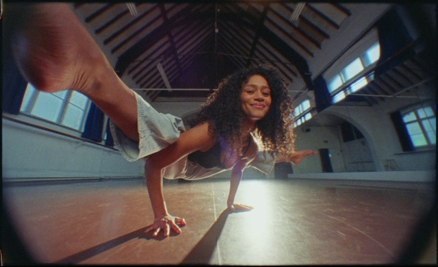 Video Reference: Smile, Window, Leg, Flash photography, Happy, Thigh, Waist, Entertainment, Flooring, Knee