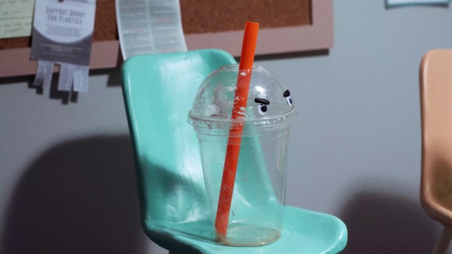 Video Reference: Liquid, Drinkware, Fluid, Drink, Plastic, Electric blue, Glass, Sweetness, Transparent material, Carmine