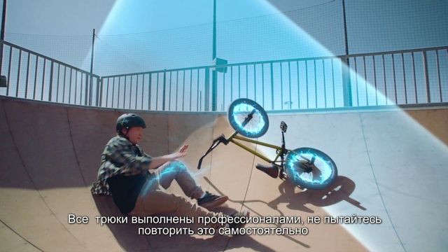 Video Reference: Wheel, Tire, Arm, Leg, Automotive tire, Vehicle, Motor vehicle, Hat, Leisure, Automotive wheel system