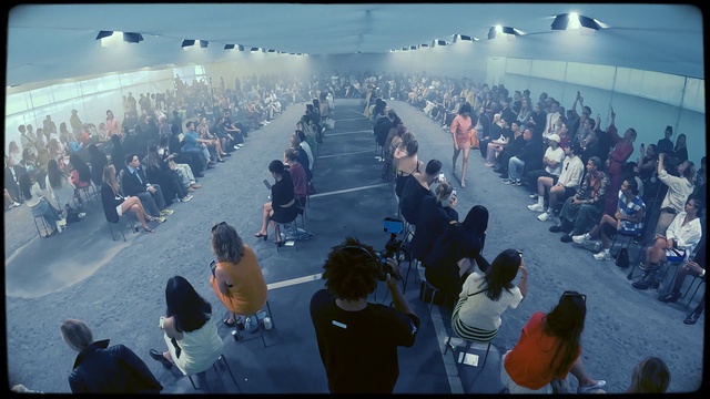Video Reference: Product, Chair, Morning, Crowd, Fun, City, Leisure, Event, Team, Audience