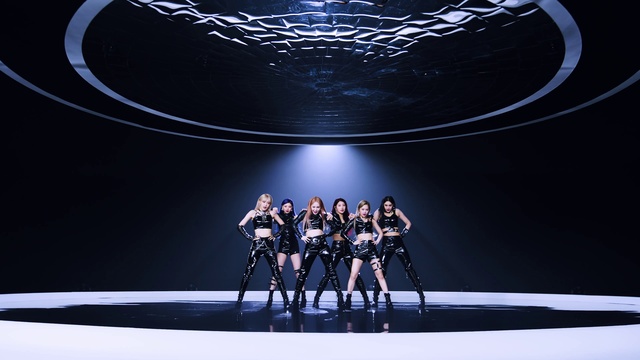 Video Reference: Dress, Light, Human body, Music, Musician, Suit, Musical instrument, Performing arts, Entertainment, Music venue