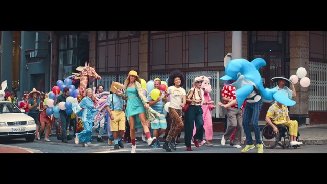 Video Reference: Performing arts, Entertainment, Performance art, Choreography, Stage, Event, Leisure, Hat, Dance, Crowd